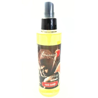 Frasco spray corporal amarelo com tampa preta e rótulo preto com texto e imagem artística