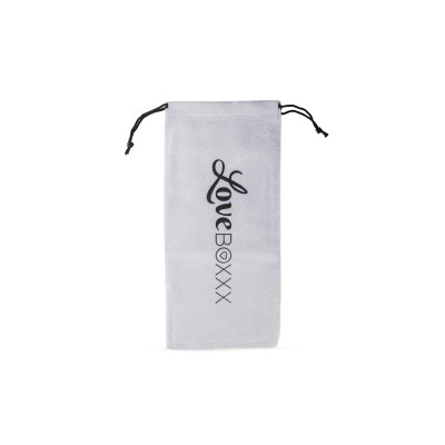 Bolsa cinzenta clara com fecho de cordão e texto Love BOXXX
