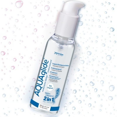 Frasco de lubrificante médico transparente com doseador branco e texto em azul com fundo branco e gotas coloridas