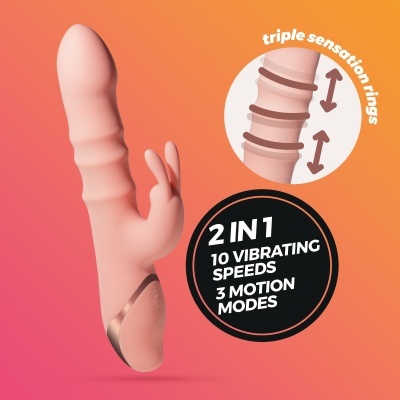 Vibrador cor de pele com orelhas tipo coelho sobre fundo laranja a rosa