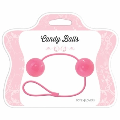 Bolas cor-de-rosa ligadas por cordão elástico numa embalagem com design floral e texto Candy Balls.