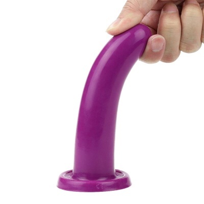 Dildo roxo com base circular e mão segurando