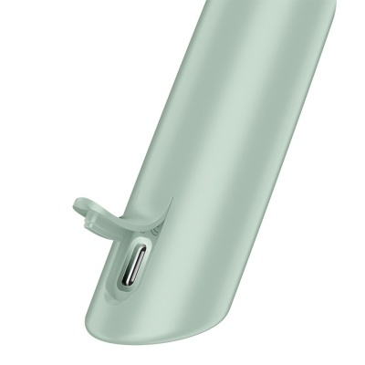 Objeto cilíndrico verde-menta com porta USB-C coberta por tampa