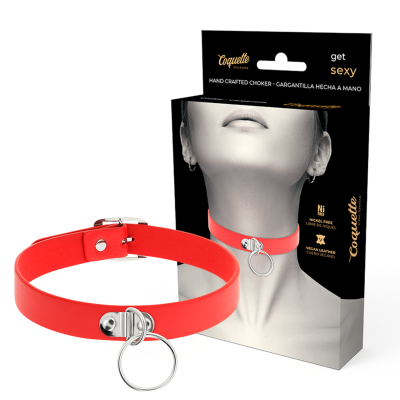 Choker vermelho em couro vegano com argola e embalagem com imagem de pescoço feminino
