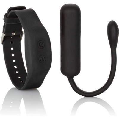 Pulseira preta com botões e dispositivo preto em silicone com cabo flexível