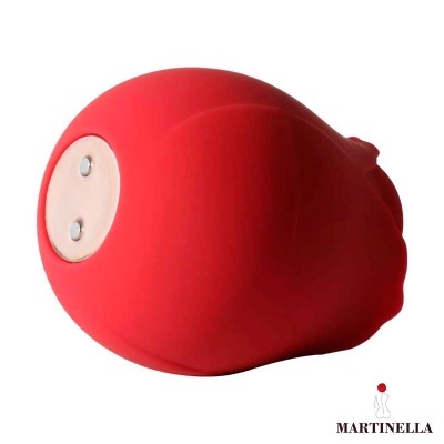 Dispositivo vermelho de silicone com dois pinos metálicos e logótipo MARTINELLA
