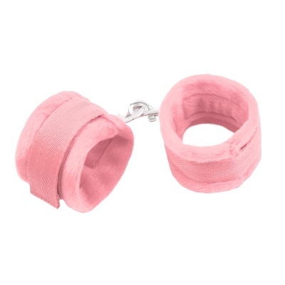 Algemas de pelúcia rosa com fecho metálico