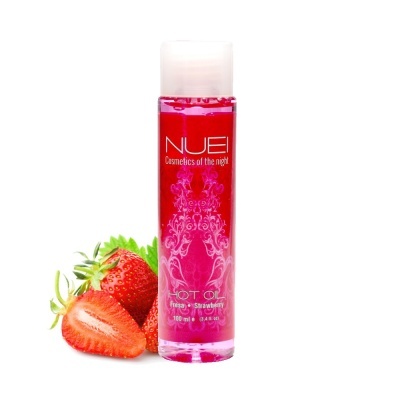 Frasco de óleo rosa NUEI Hot Oil Fresa Strawberry com morangos ao lado