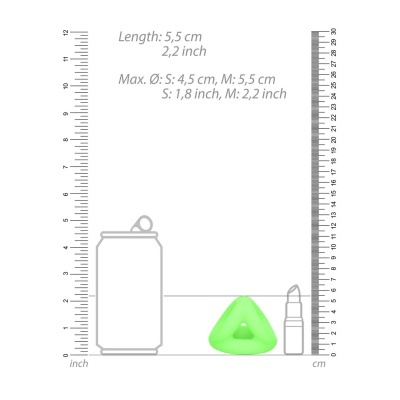 Objeto triangular verde com orifício central entre desenhos de lata e batom para escala