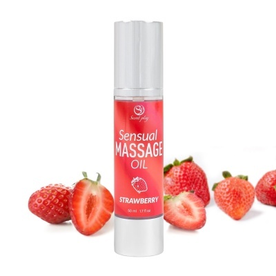 Frasco de óleo de massagem sensorial com rótulo vermelho e morangos ao redor