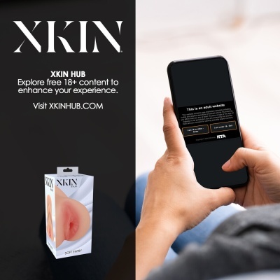 Telemóvel com página de conteúdo adulto e embalagem do produto sexual XKIN RAW