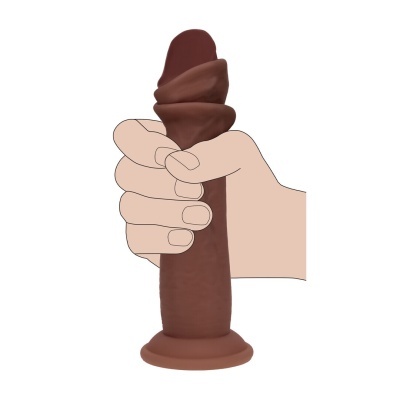 Brinquedo sexual tipo dildo castanho com textura e base de ventosa segurado por mão desenhada.