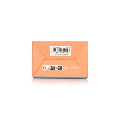 Caixa de papel cor-de-laranja com código de barras e símbolos de reciclagem