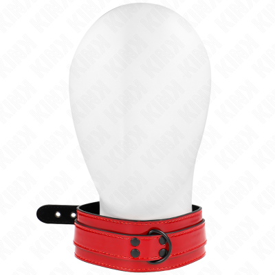 Colarinho vermelho de couro sintético com fecho preto num manequim branco