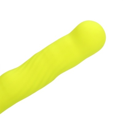 Objeto amarelo fluorescente alongado com superfície lisa e ondulada