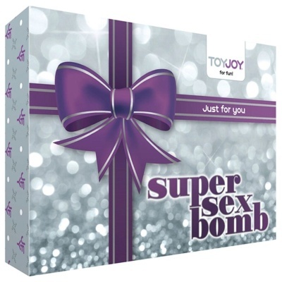 Embalagem de produto super sex bomb com laço roxo e fundo prateado brilhante