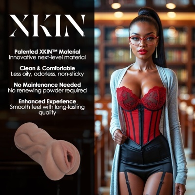 Mulher com corset vermelho e óculos vermelhos em ambiente de livros, com texto promocional do produto XKIN à esquerda