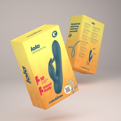 Embalagem amarela com vibrador cinzento lola vibrating bunny e texto em azul.