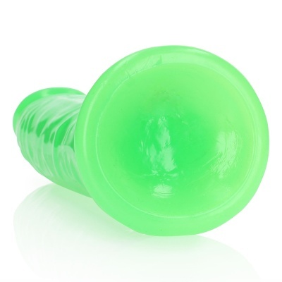Objeto verde translúcido em fundo branco
