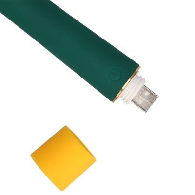 Pen USB verde com tampa amarela destacada e conector USB
