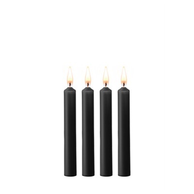 Quatro velas pretas acesas alinhadas sobre fundo branco