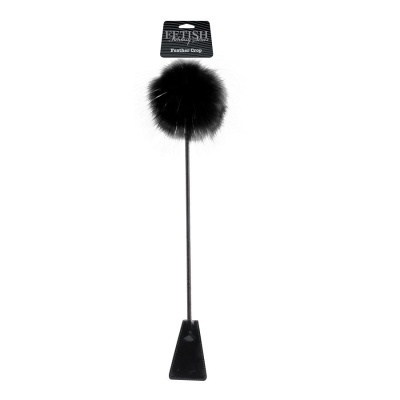 Crop preto com topo de plumas e cabo longo