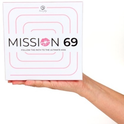 Embalagem branca de produto Mission 69 com texto e símbolo de lábios