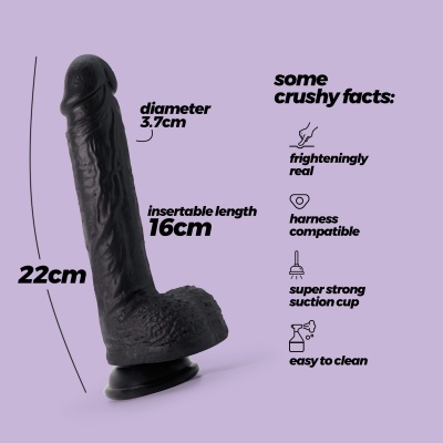 Dildo preto realista com ventosa e textos informativos em fundo lilás