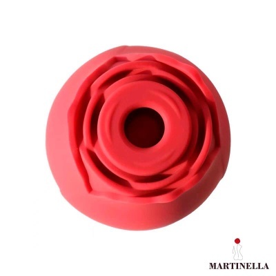 Forma de silicone vermelha em formato de flor com buraco no meio