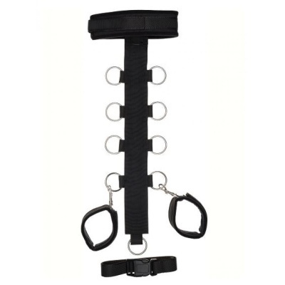 Conjunto de acessórios em nylon preto com argolas metálicas prateadas e correia ajustável