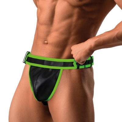 Cueca preta com faixas verdes em modelo masculino
