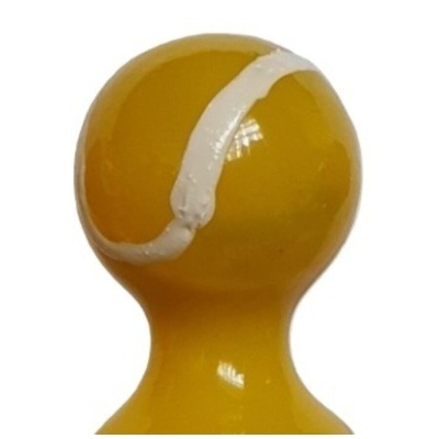 Objeto amarelo com faixa branca texturizada no topo