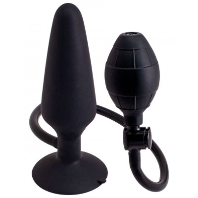 Dispositivo preto de borracha com plugue cónico e bomba manual ligada por tubo