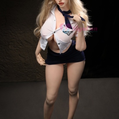 Boneca modelo com uniforme de aeromoça azul e branco