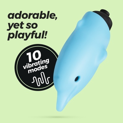 Produto azul claro em silicone com tampa preta e texto promocional em fundo verde claro