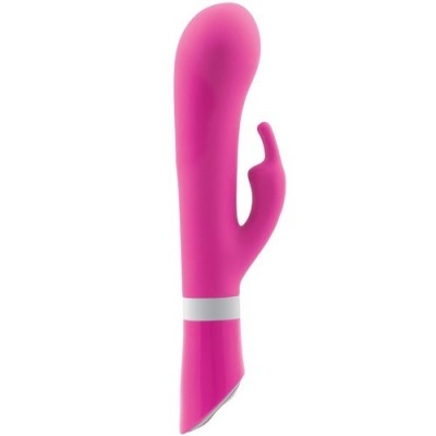 Vibrador rosa em silicone com duas pontas, uma maior e arredondada e outra mais pequena curvada, sobre fundo branco