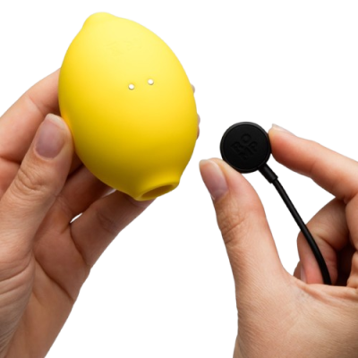 Dispositivo amarelo em forma de limão e peça preta com cabo