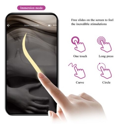 Smartphone preto com interface de modo de imersão e gesto táctil ilustrado por um dedo numa mão