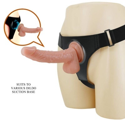 Cinta preta para dildo com base de sucção em manequim