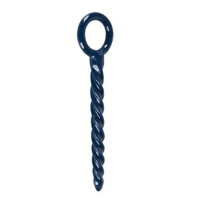 Espeto de metal azul escuro com cabo anel e corpo torcido