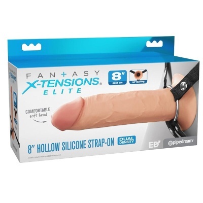 Produto adulto em silicone oco com cinta preta em embalagem com texto em inglês