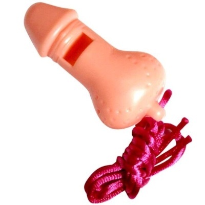 Apito plástico cor de pele formato nariz com cordão rosa