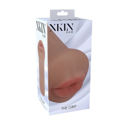 Caixa de produto com imagem de superfície cor pele e lábios e texto XKIN RAW THE GRIP