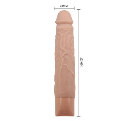 Dildo cor de pele com dimensões 223MM x 40MM em fundo branco