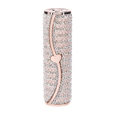 Isqueiro decorativo com pérolas rosa e pedras brilhantes com detalhe de coração
