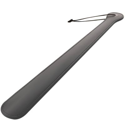 Paddle de couro preto com cordão na extremidade