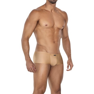 Boxer bege liso com etiqueta ADIDCTED em modelo masculino