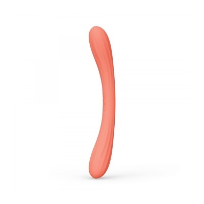 Vibrador de silicone cor de salmão com design curvado