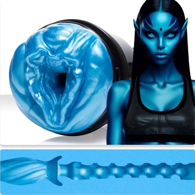 Produto sexual azul texturizado e personagem digital com pele azul e roupa preta.