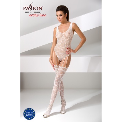 Mulher com lingerie branca em renda e padrões florais
